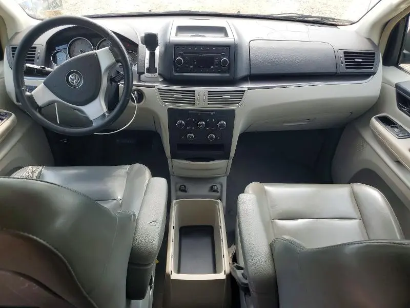 2010 VOLKSWAGEN ROUTAN SE  