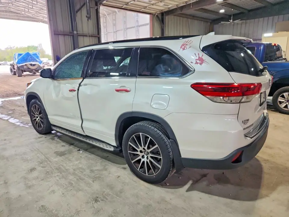 2017 TOYOTA HIGHLANDER SE  