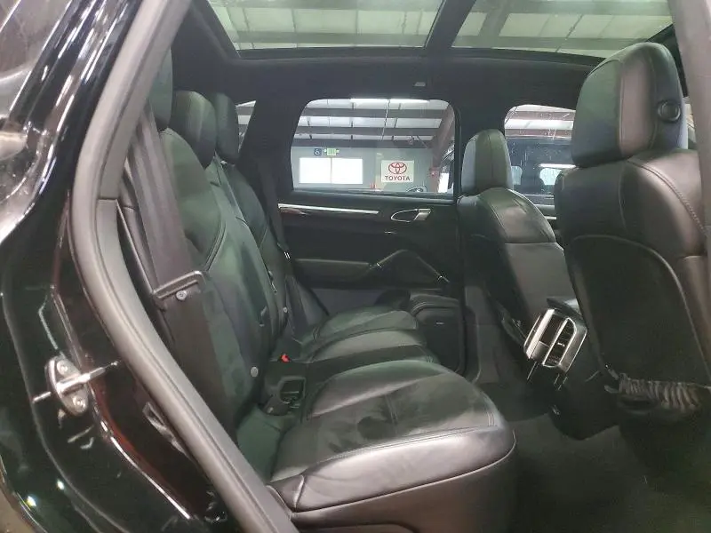 2017 PORSCHE CAYENNE   