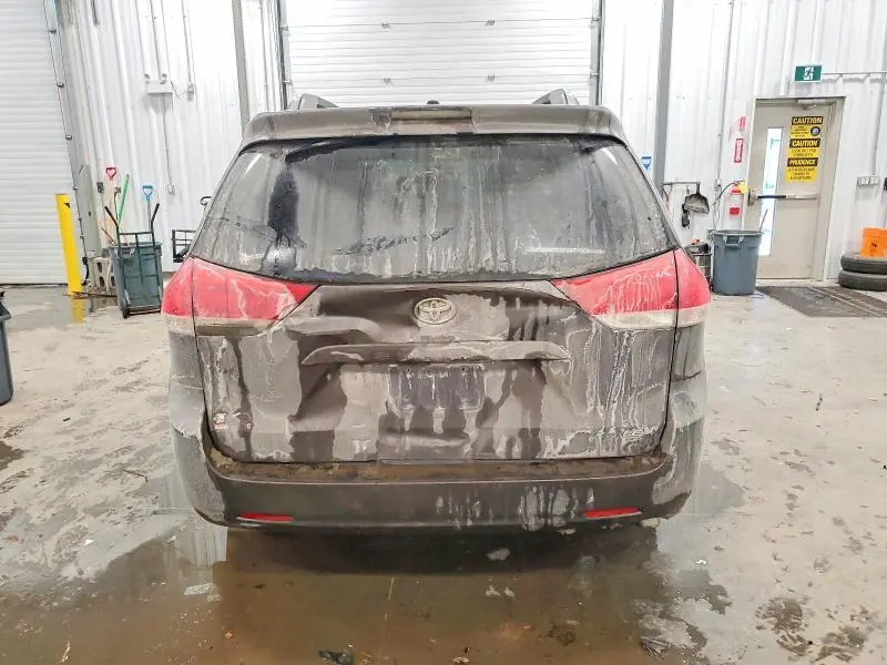 2012 TOYOTA SIENNA LE  