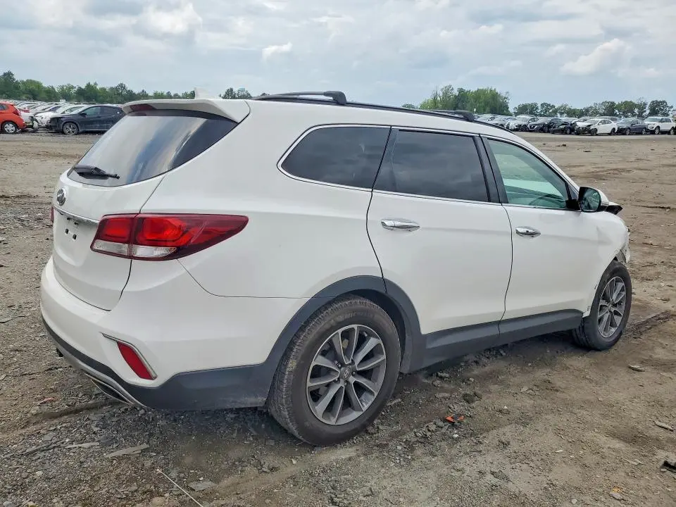 2017 HYUNDAI SANTA FE SE  