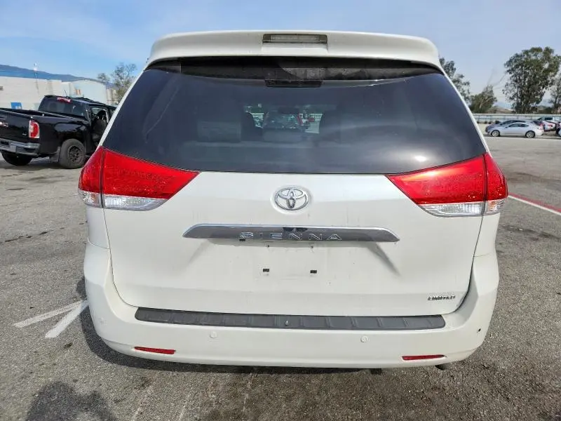 2011 TOYOTA SIENNA LIMITED 7-PASSENGER  