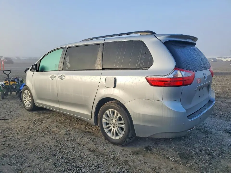2015 TOYOTA SIENNA XLE 8-PASSENGER  