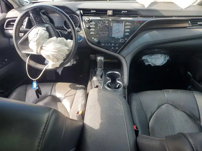 2020 TOYOTA CAMRY XLE  