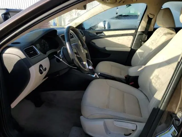2011 VOLKSWAGEN JETTA SE  