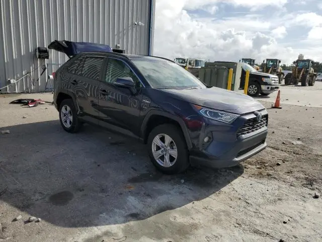 2021 TOYOTA RAV4 XLE  