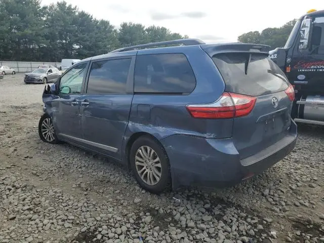 2017 TOYOTA SIENNA XLE