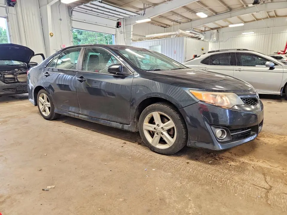 2014 TOYOTA CAMRY SE  