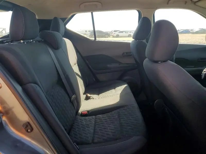 2021 NISSAN KICKS S  