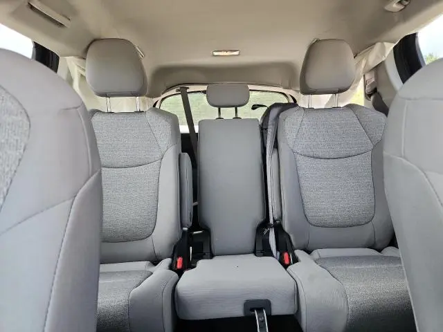 2022 TOYOTA SIENNA LE  