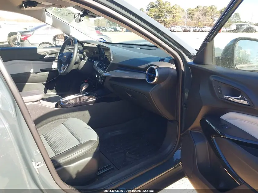 2025 CHEVROLET TRAX FWD LT