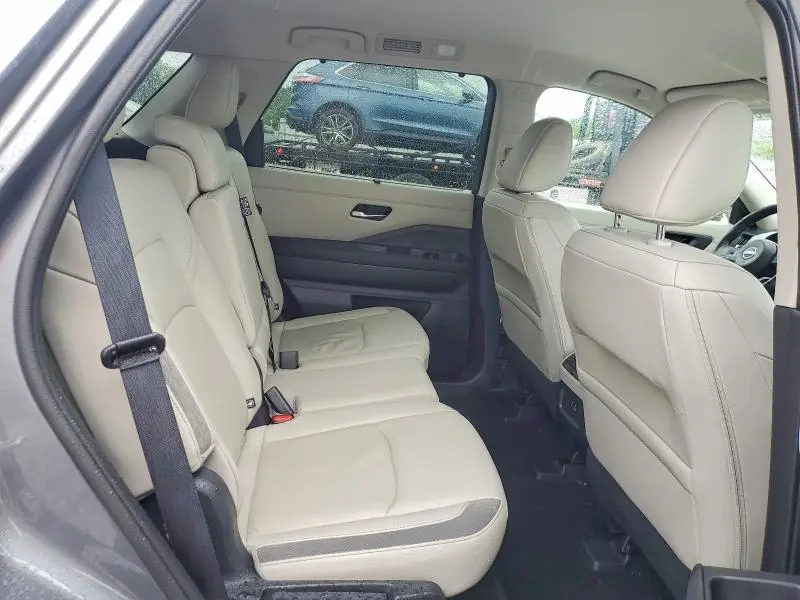 2024 NISSAN PATHFINDER SL  