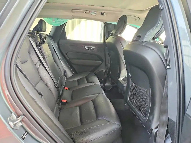 2021 VOLVO XC60 T5 MOMENTUM  