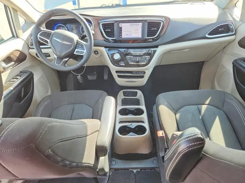 2022 CHRYSLER VOYAGER LX  