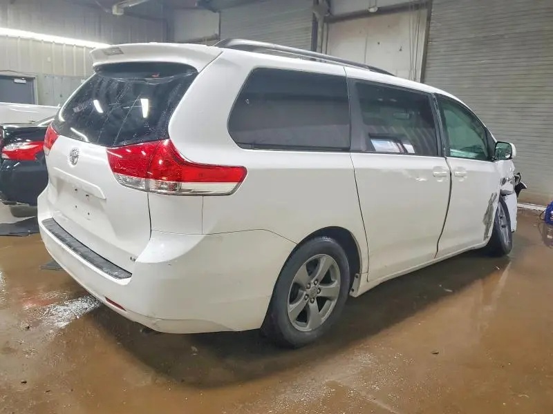 2011 TOYOTA SIENNA LE 8-PASSENGER  