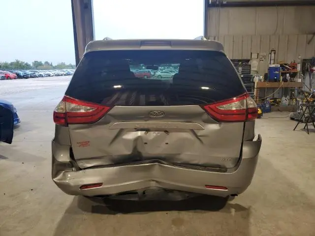 2017 TOYOTA SIENNA XLE  