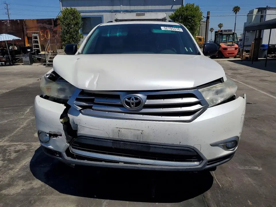 2012 TOYOTA HIGHLANDER SE  