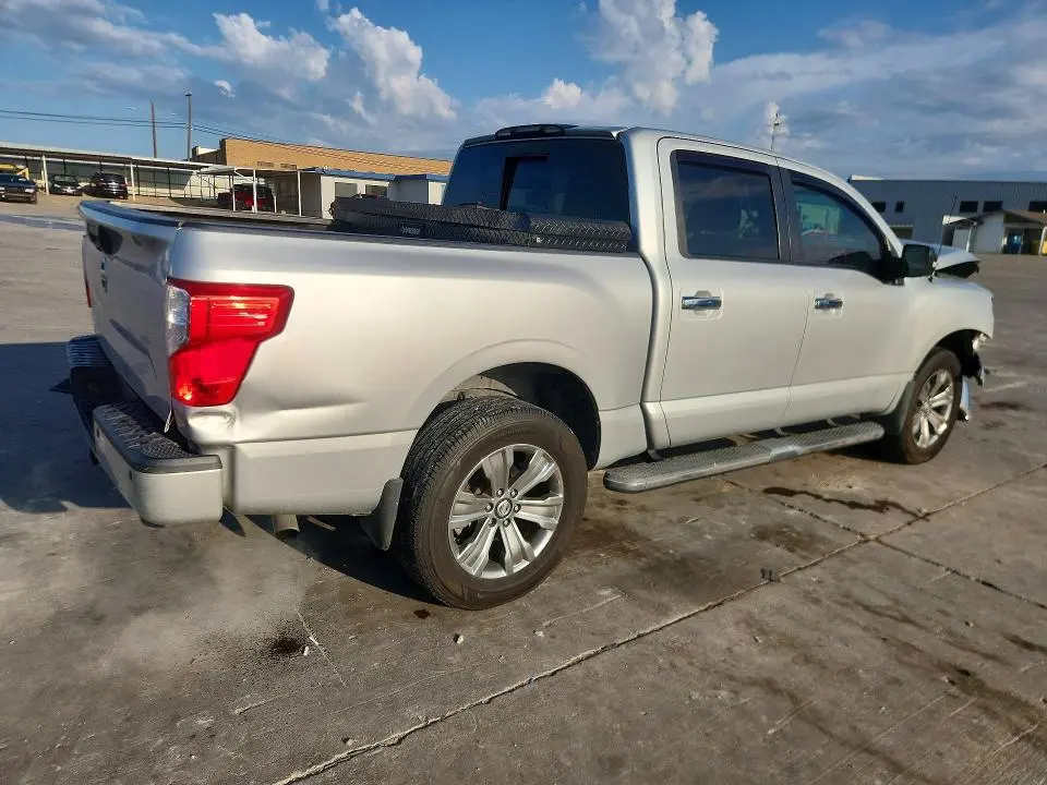 2018 NISSAN TITAN SV  
