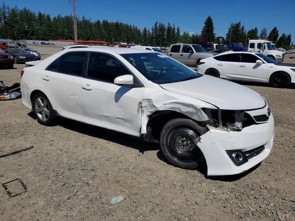 2014 TOYOTA CAMRY SE  