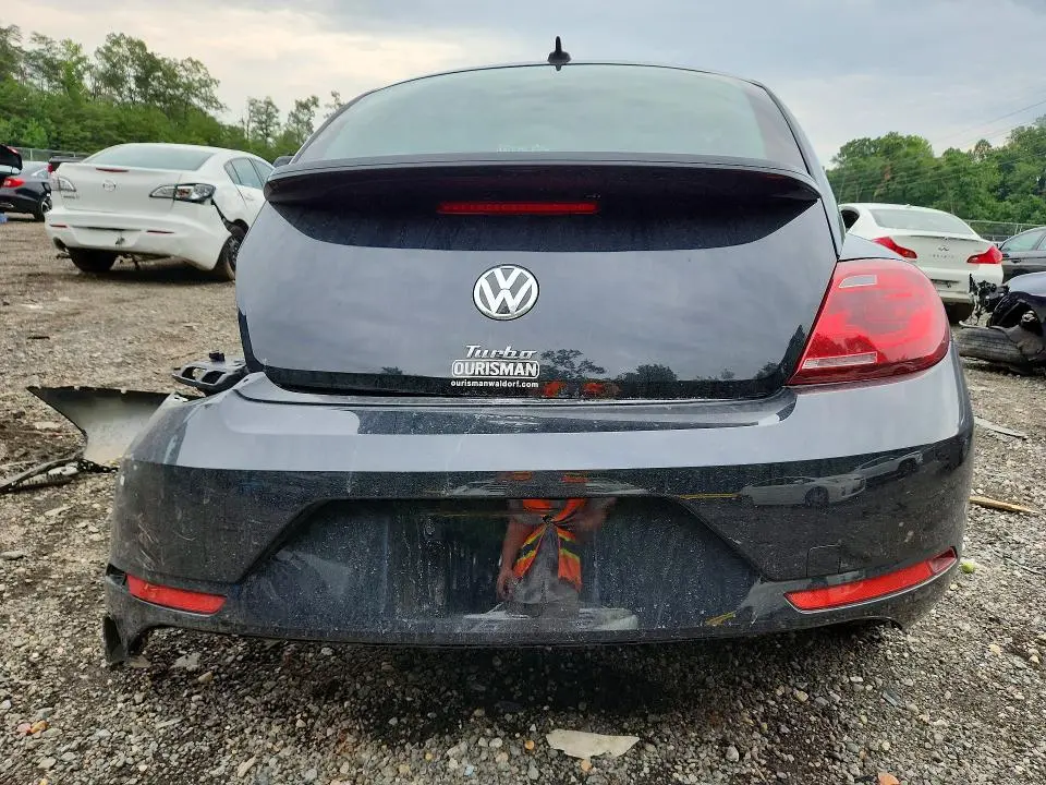 2018 VOLKSWAGEN BEETLE S  