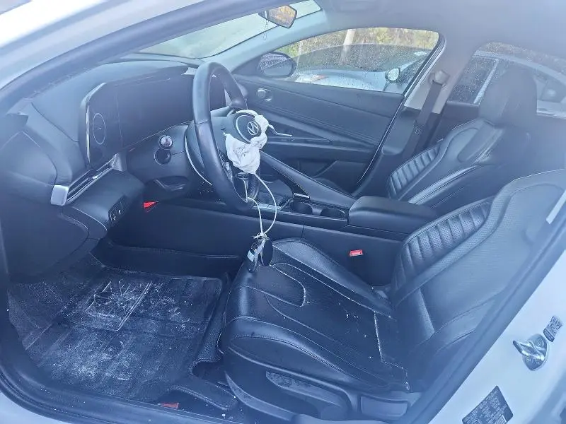 2024 HYUNDAI ELANTRA LUXURY  