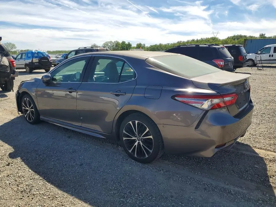 2018 TOYOTA CAMRY SE  