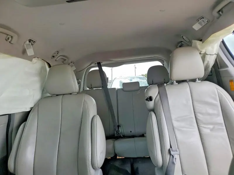 2013 TOYOTA SIENNA XLE 8-PASSENGER  