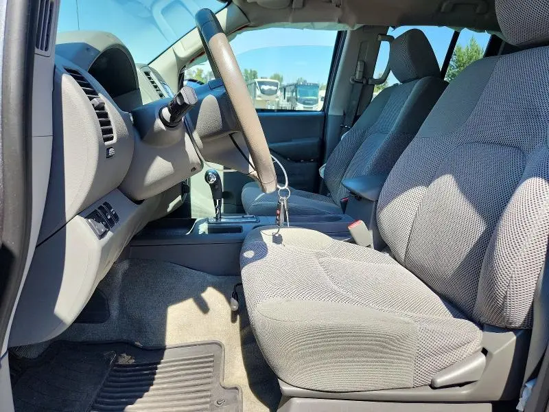 2017 NISSAN FRONTIER SV  