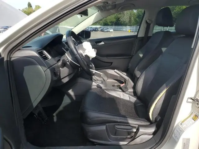 2011 VOLKSWAGEN JETTA SE  