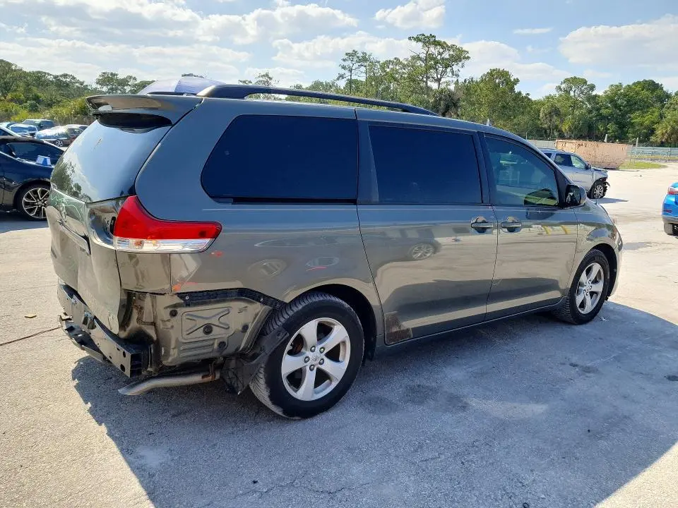2011 TOYOTA SIENNA LE  
