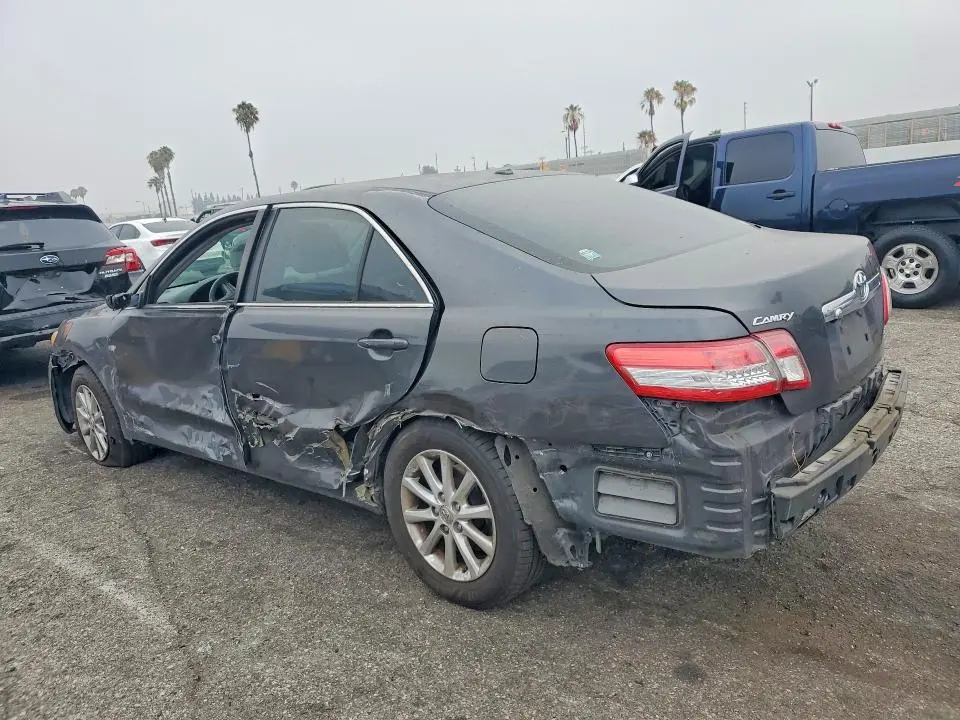 2010 TOYOTA CAMRY XLE  