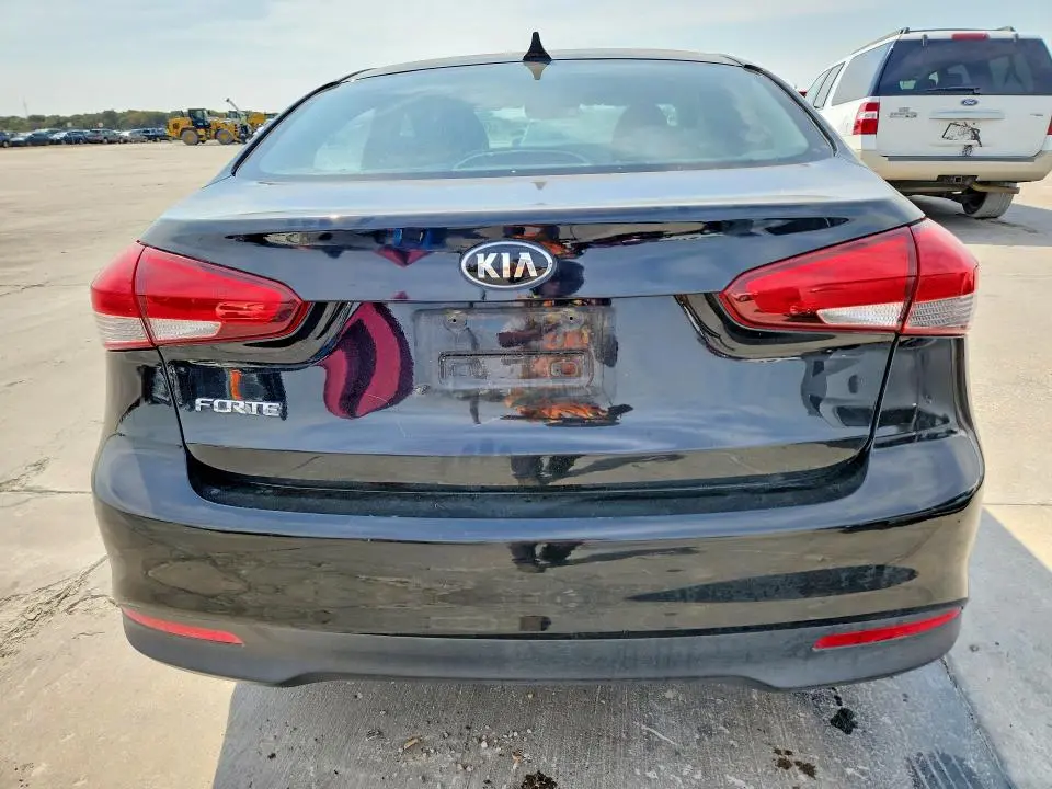 2018 KIA FORTE LX  