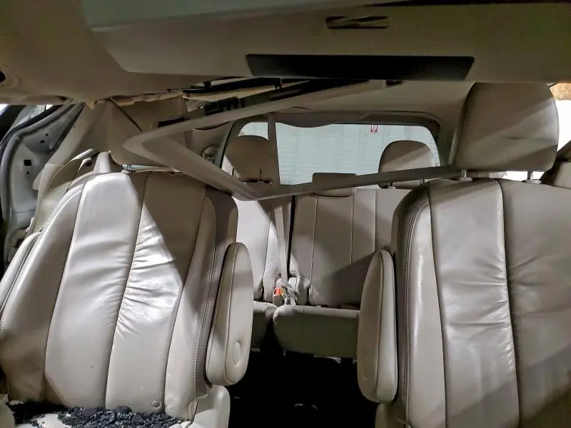 2011 TOYOTA SIENNA XLE  