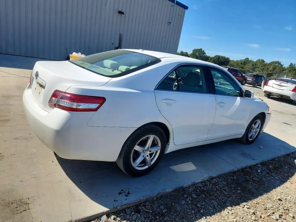 2011 TOYOTA CAMRY BASE  