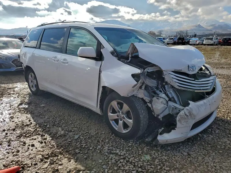2015 TOYOTA SIENNA LE  
