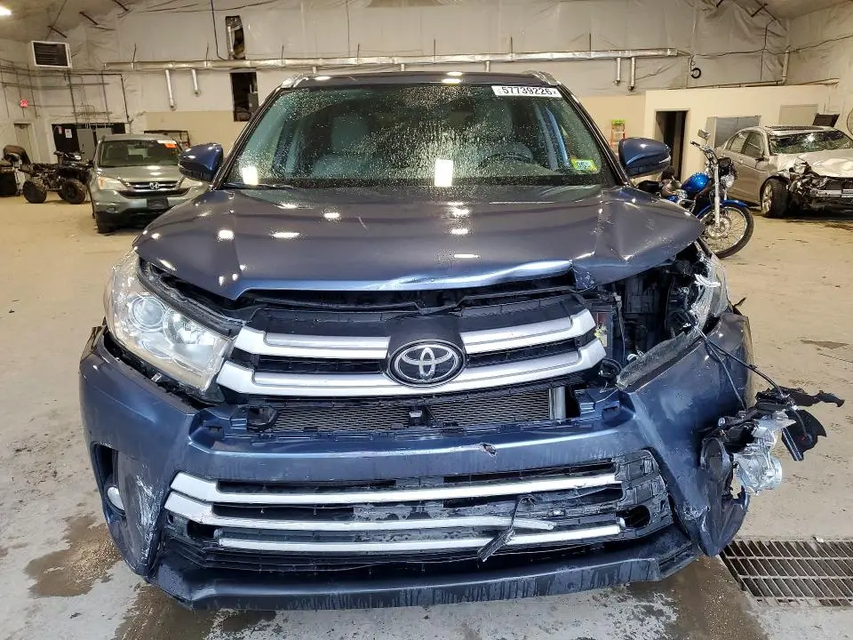2019 TOYOTA HIGHLANDER XLE  
