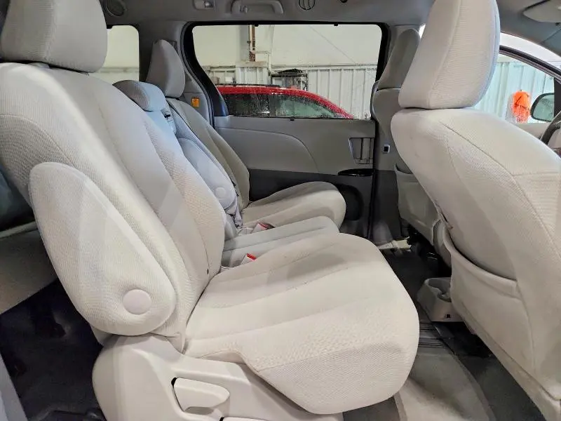 2012 TOYOTA SIENNA LE  