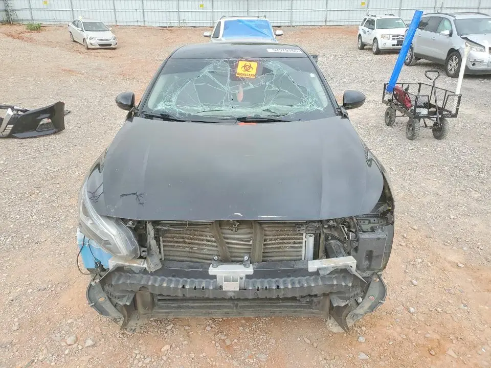 2022 NISSAN ALTIMA SV  