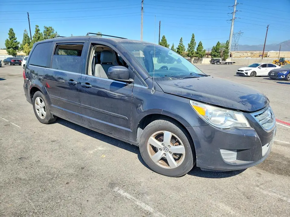 2011 VOLKSWAGEN ROUTAN SE  