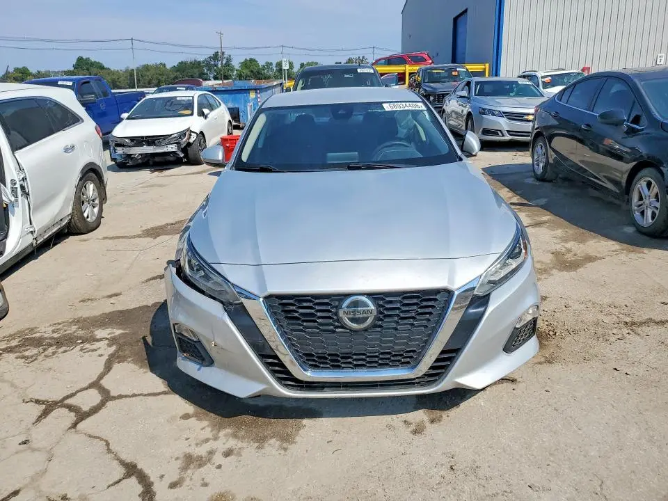 2022 NISSAN ALTIMA SV  
