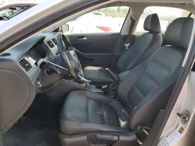 2011 VOLKSWAGEN JETTA SE  