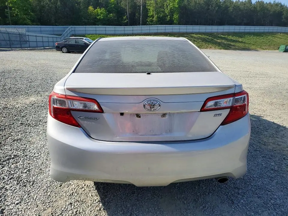 2014 TOYOTA CAMRY SE  