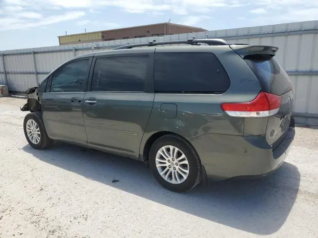 2013 TOYOTA SIENNA XLE  