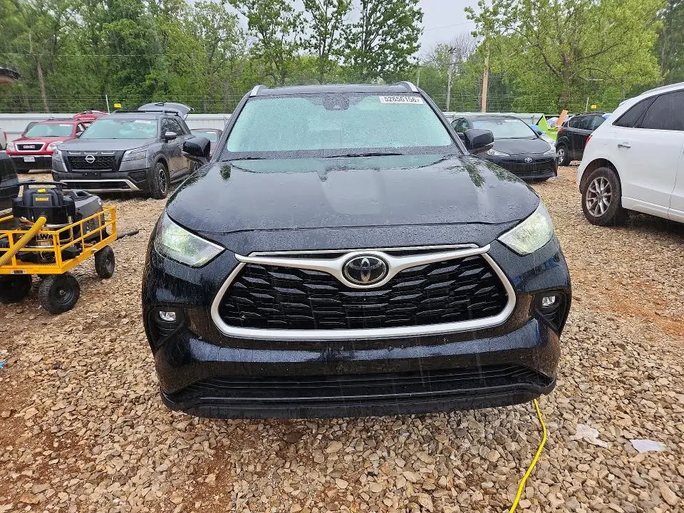 2021 TOYOTA HIGHLANDER XLE  
