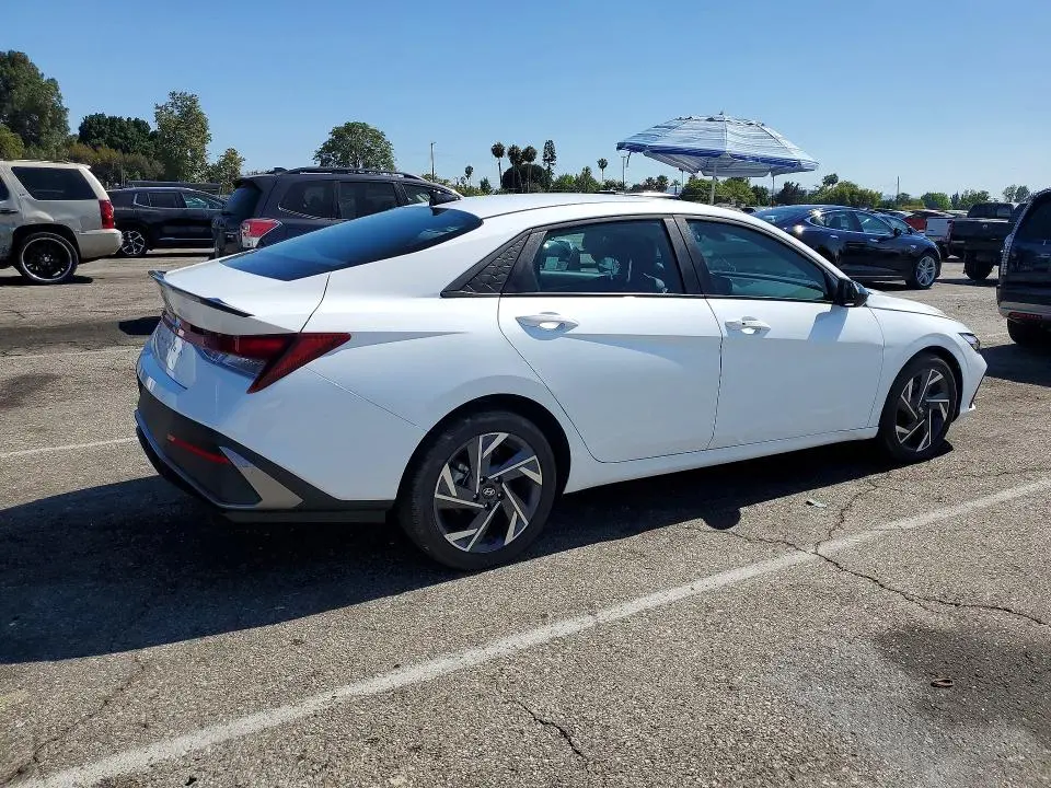 2025 HYUNDAI ELANTRA SEL SPORT  