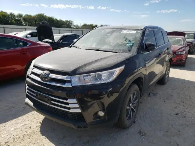 2017 TOYOTA HIGHLANDER SE