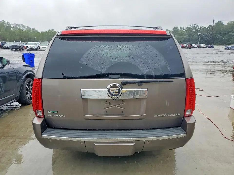 2011 CADILLAC ESCALADE PLATINUM  