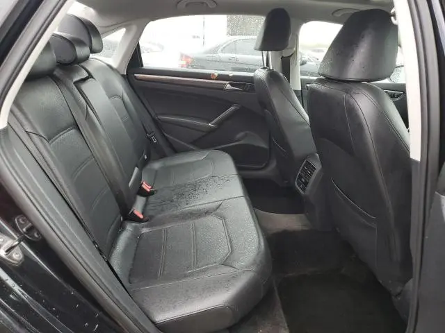 2017 VOLKSWAGEN PASSAT SE  