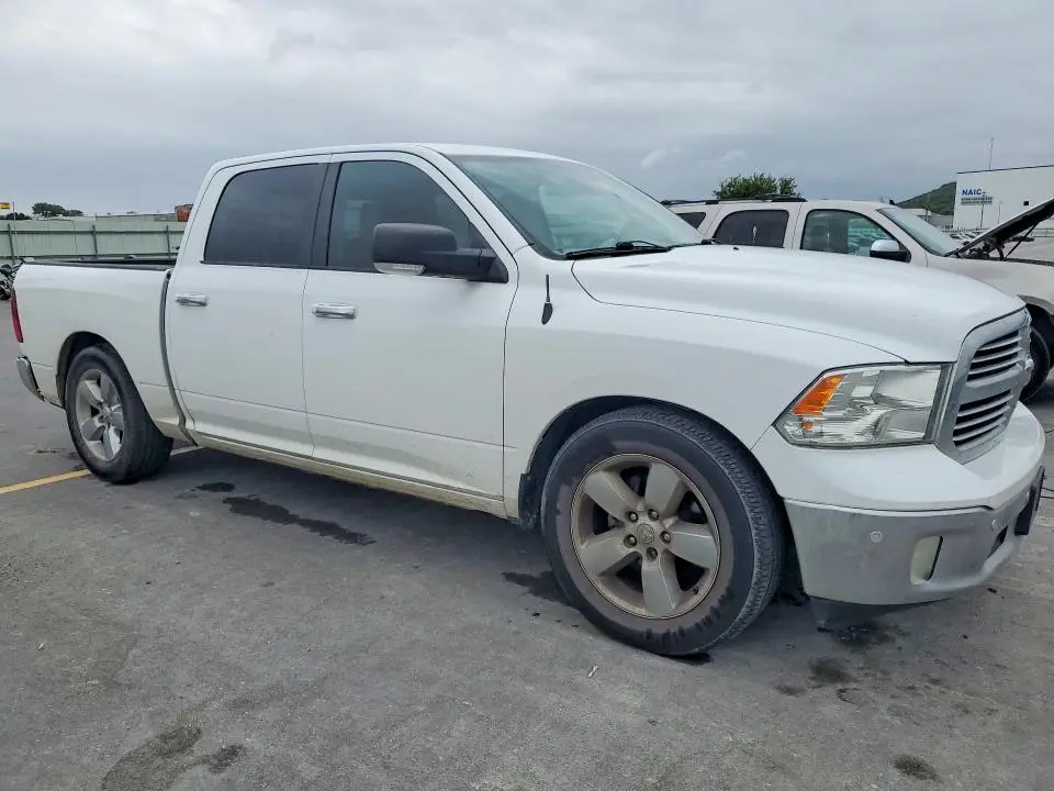 2016 RAM 1500 SLT  