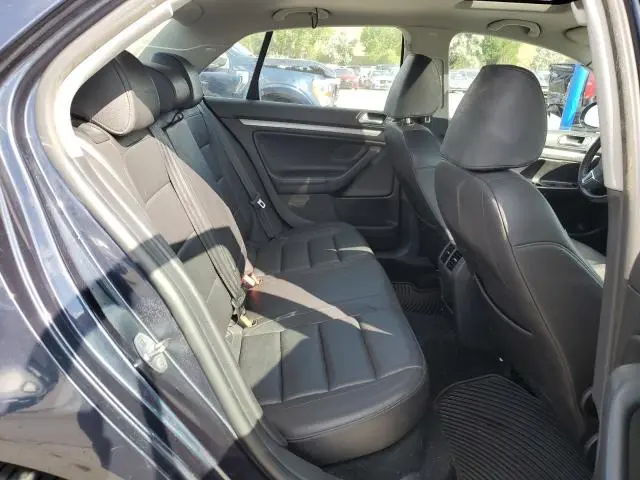 2010 VOLKSWAGEN JETTA SE  